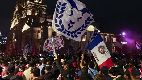 Guadalajara se pinta de rojiblanco: la afición de Chivas realiza serenata previo el Clásico Tapatío