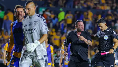 VIDEO: Así fue la insólita contribución del Turco Mohamed en el gol de Memo Martínez