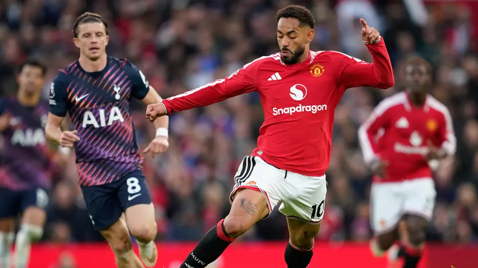 Matheus Cunha encabeza un ataque para el Manchester United | AP