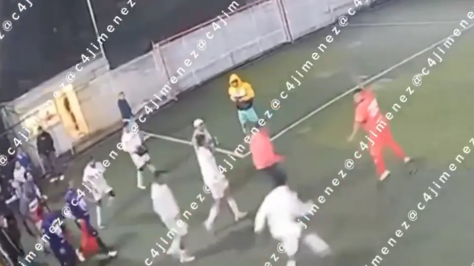 Una riña durante un partido de futbol en Iztapalapa escaló cuando uno de los involucrados sacó un arma de fuego y disparó al aire. / @c4jimenez