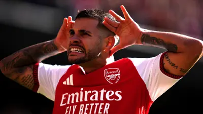 Arsenal remonta al Leeds y acecha el liderato del Manchester City