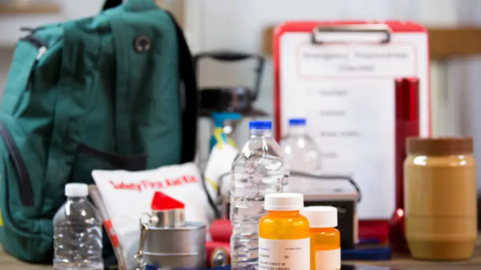 Agua, alimentos y medicamentos son indispensables en una emergencia. / iStock