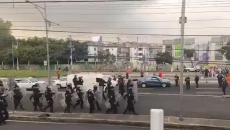 Policías repliegan a trabajadores del IMSS en Viaducto y Eje 3 Oriente