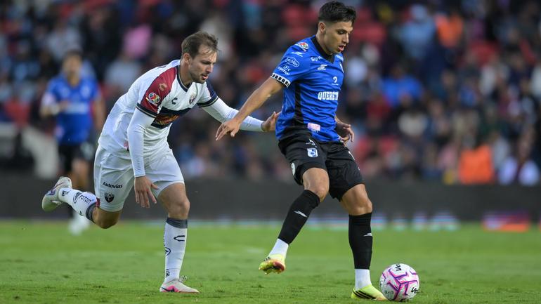 Eugenio Pizzuto de Atlante frente a Mateo Coronel de Querétaro | MexSport