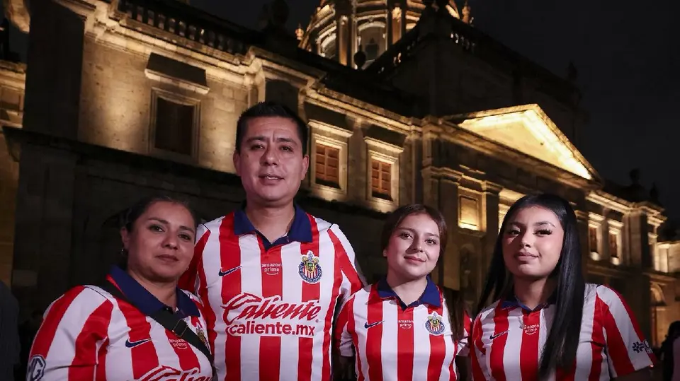 Serenata de afición de Chivas | x:@Chivas