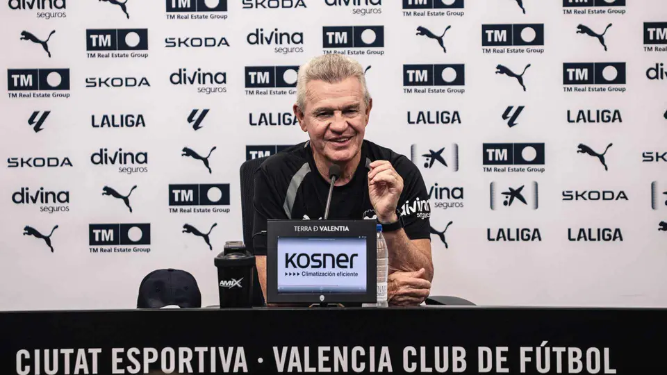 Vasco Aguirre convierte conferencia de prensa a su más fiel estilo previo al duelo ante Racing