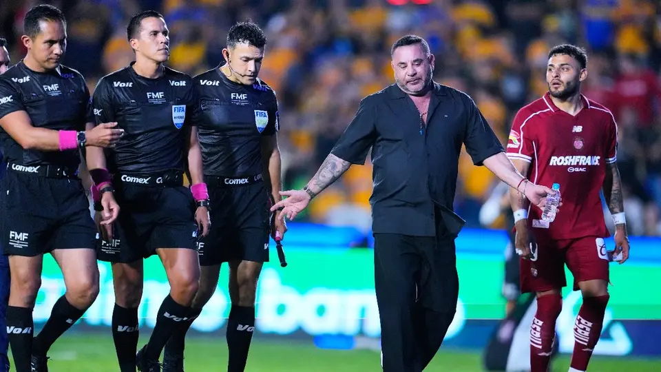 Auxiliar técnico del Turco Mohamed rompe el silencio tras expulsión del entrenador