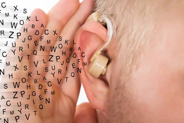 La detección temprana de problemas auditivos puede reducir su impacto en la comunicación y la vida social./ Pixabay
