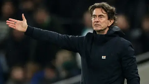 Tottenham destituye a Thomas Frank a días del derbi ante Arsenal