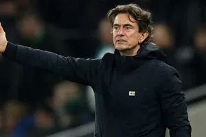 Tottenham destituye a Thomas Frank a días del derbi ante Arsenal