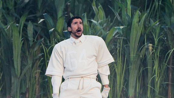 ¿Qué significa el 64 que usó Bad Bunny en el Super Bowl? El cantante rompe el silencio