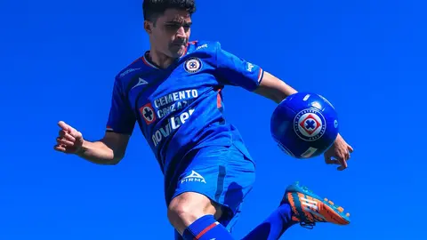 Nico Ibáñez en su presentación con Cruz Azul | X: @CruzAzul