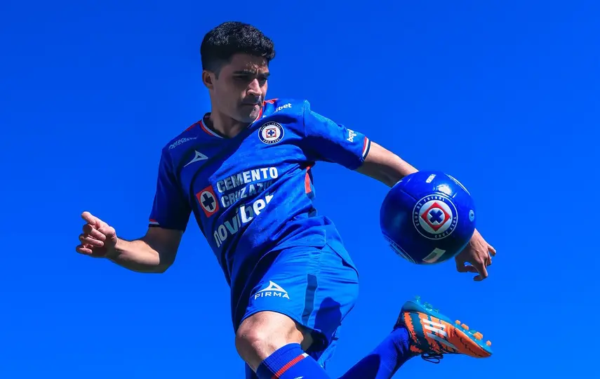 Nico Ibáñez en su presentación con Cruz Azul | X: @CruzAzul