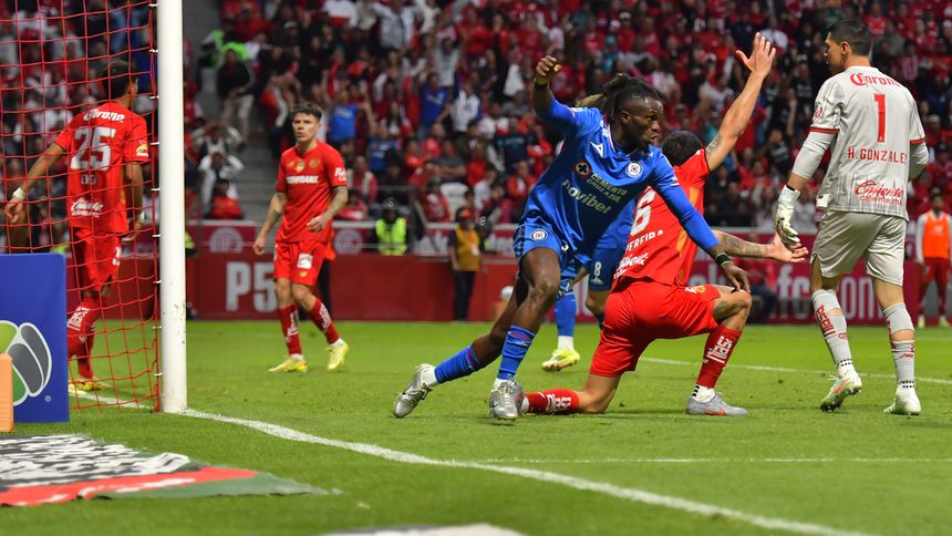 Ebere debutó con Cruz Azul ante Toluca en el Clausura 2026 en la Liga MX | IMAGO 7
