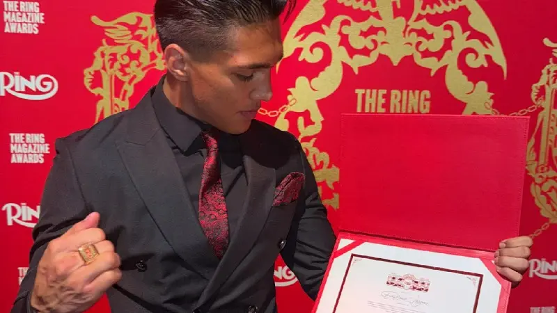 Emiliano Vargas en evento de Ring Magazine I @emilianofvargas