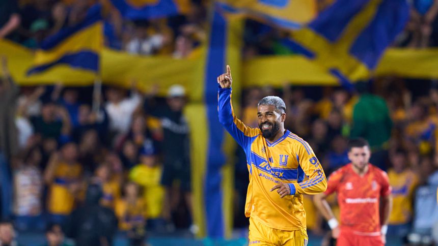 Rodrigo Aguirre se estrenó con los felinos | MEXSPORT