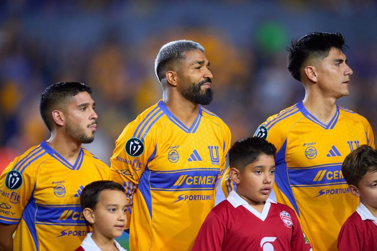 'Búfalo' Aguirre en su primera titularidad con Tigres | MEXSPORT