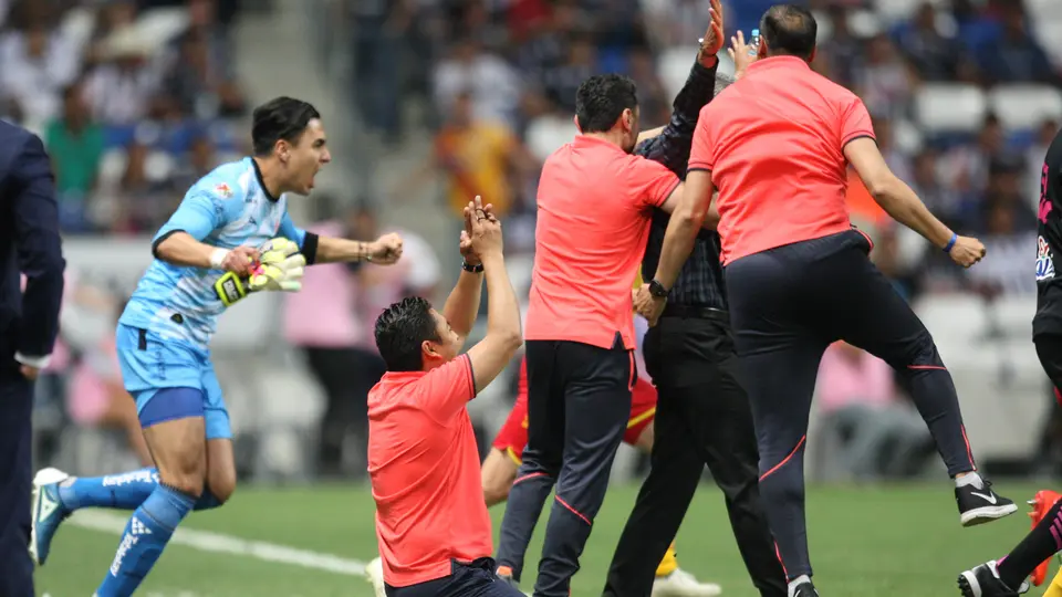 Cuerpo técnico de Monarcas Morelia en el BBVA | IMAGO7