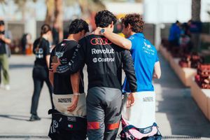 Checo Pérez, Gabriel Bortoleto y Franco Colapinto en Bahréin durante la pretemporada | INSTAGRAM: @alpinef1team