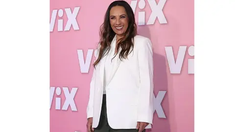 Consuelo Duval protagoniza la serie “Bodas S.A.”, que se estrena el 13 de febrero en la plataforma ViX./ Georgina Sánchez