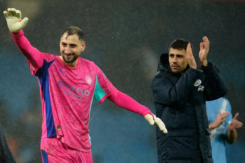 Gianluigi Donnarumma y Rodrigo agradecen a la afición de Manchester City | AP