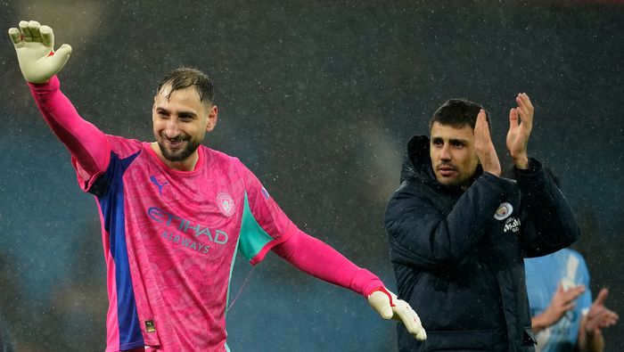 Gianluigi Donnarumma y Rodrigo agradecen a la afición de Manchester City | AP