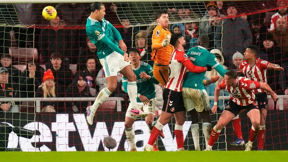 Van Dijk anota gol de la victoria ante Sunderland | AP