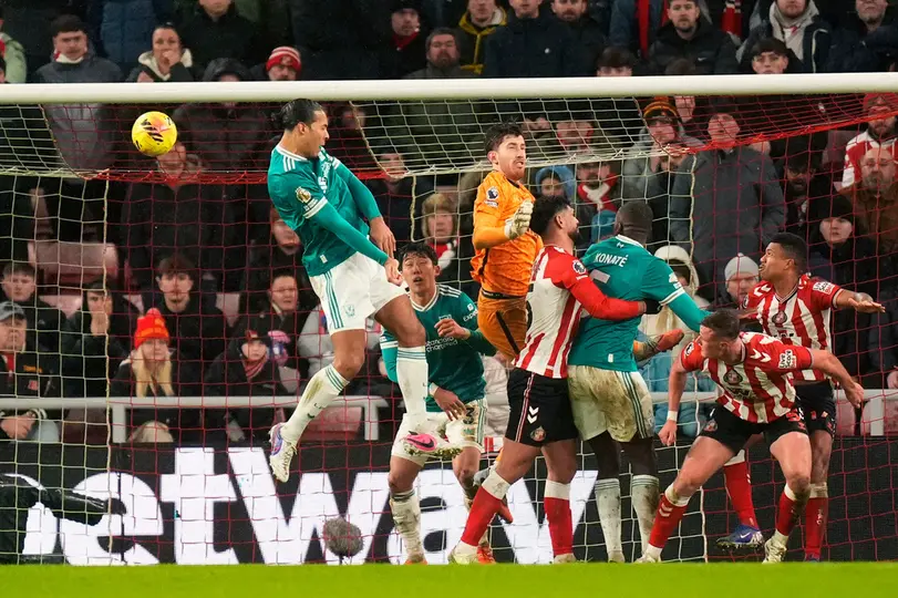 Van Dijk anota gol de la victoria ante Sunderland | AP