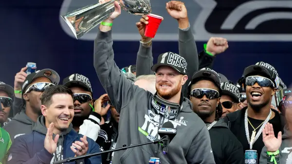 Sam Darnold, de Seahakws,  visita Monterrey y a la LFA