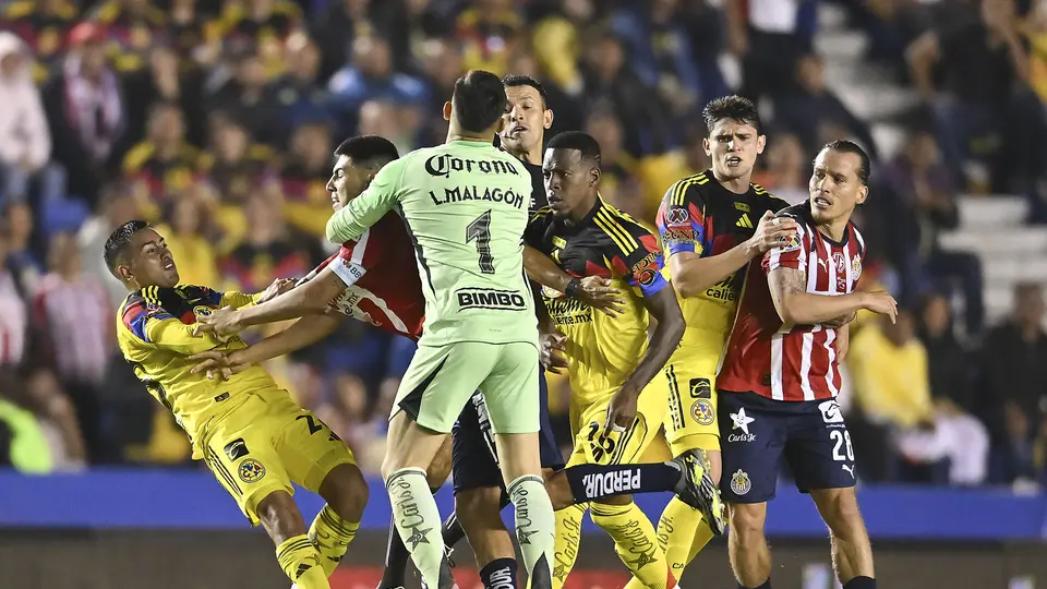 América y Chivas siempre derrochan intensidad sobre la cancha. I IMAGO7