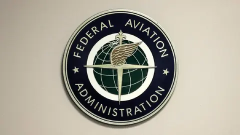 Sin previo aviso la Administración Federal de Aviación de Estados Unidos (FAA) anunció el cierre de operaciones/AP