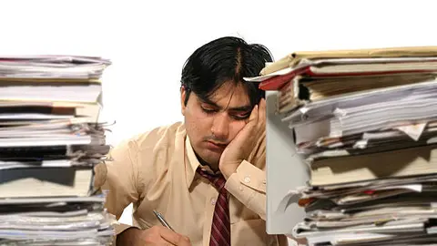 México trabaja más que nadie… pero gana mucho menos, de acuerdo con la OCDE