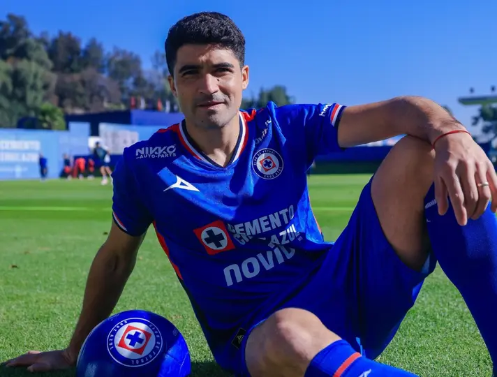 Cruz Azul presentó este martes a Nico Ibáñez como refuerzo | X: @CruzAzul