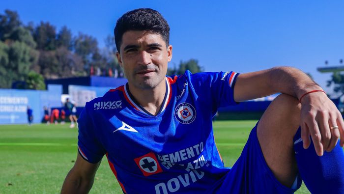 Cruz Azul presentó este martes a Nico Ibáñez como refuerzo | X: @CruzAzul