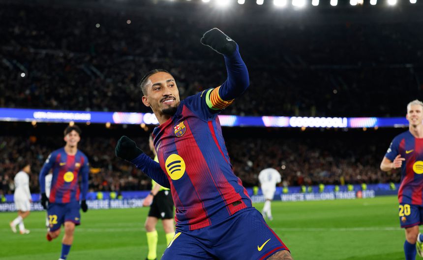 Raphinha en celebración de gol con Barcelona en un partido de la Champions League | AP