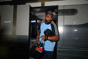 Rodrigo Aguirre en su llegada a un partido de Liga MX con Tigres | IMAGO 7