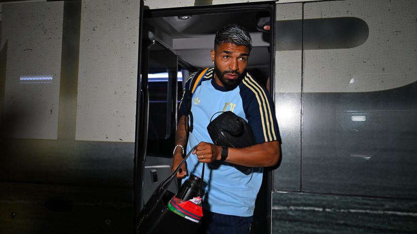 Rodrigo Aguirre en su llegada a un partido de Liga MX con Tigres | IMAGO 7