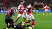 Así fue la acción de Tillman sobre Madueke que se sancionó como penal en el partido de Leverkusen contra Arsenal | AP