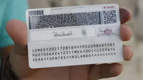 El proyecto del INE plantea que los ciudadanos puedan registrar de forma voluntaria su identidad de género en la credencial./ X