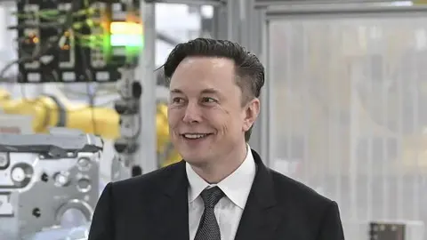 Según Forbes, Elon Musk alcanzó una de las mayores fortunas registradas en la historia del listado de multimillonarios./ AP