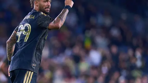 Denis Bouanga celebra gol | AP