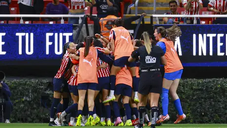 ¡Remontada rojiblanca! Chivas se sobrepone a dos goles y se lleva el Clásico Nacional