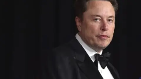 El fundador de Tesla y SpaceX domina nuevamente la lista de multimillonarios publicada por Forbes en 2026./ AP