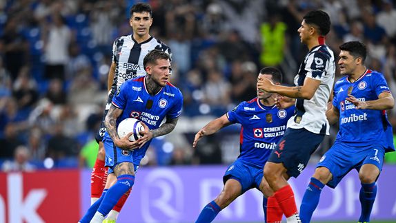 ¡Remontada! Cruz Azul vence a Rayados en la Ida de los Octavos de Final de la Concachampions