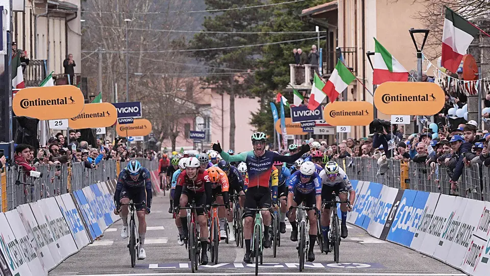 Tobias Lund Andresen en su llegada a la meta en la Etapa 3 del Tirreno-Adriático 2026 | AP