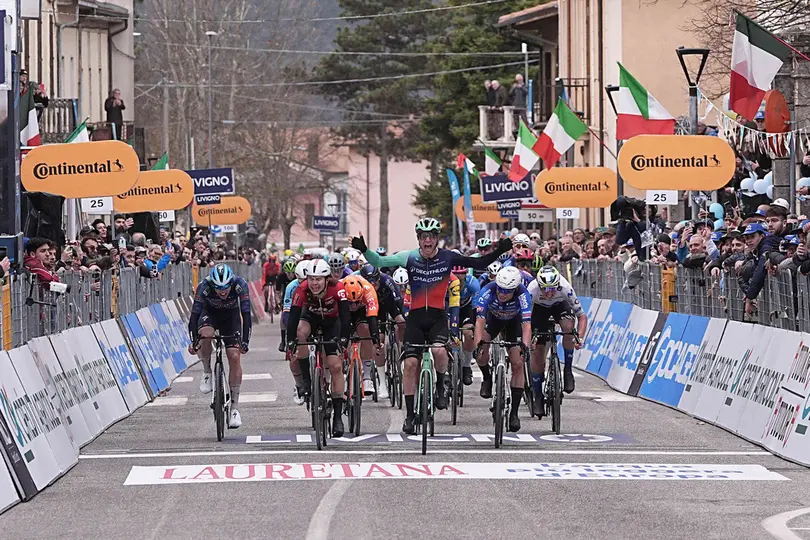 Tobias Lund Andresen en su llegada a la meta en la Etapa 3 del Tirreno-Adriático 2026 | AP