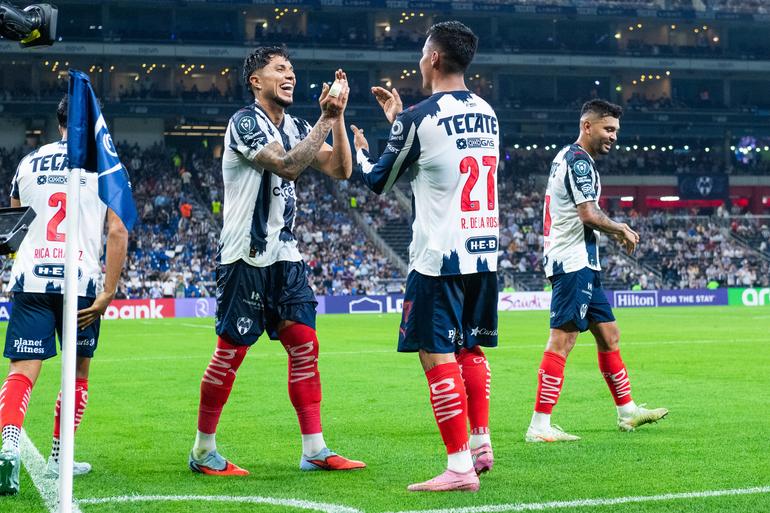 De la Rosa celebra gol con Rayados | MEXSPORT
