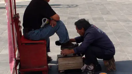 Bolero muere tras desvanecerse en calles del Centro de la CDMX mientras trabajaba