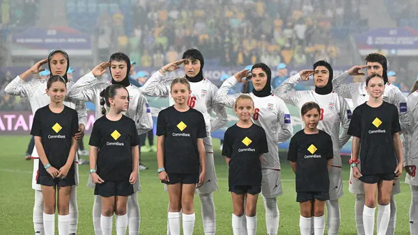 Selección Femenina de Irán regresa a su país tras rechazar asilo en Australia; seis jugadoras se quedaron