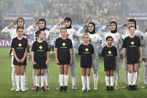 Jugadoras de la Selección de Irán en la ceremonia de los himnos previo a su partido de la Copa Asiática Femenina | AP